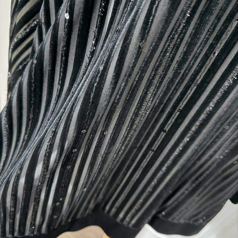 Open-Front Black Ribbed Cardigan with Subtle Shine - Picture 4 of 8